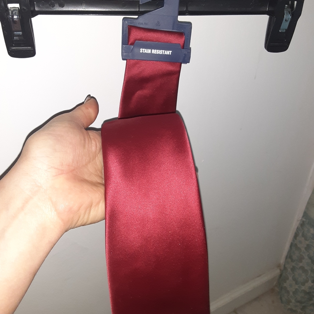 Brand new unisex red tie